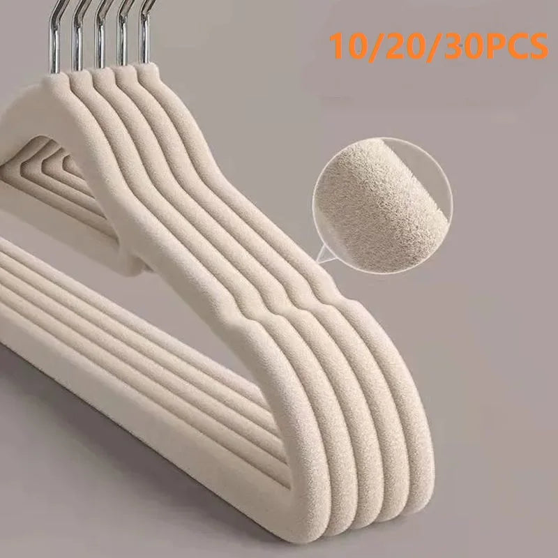 10-30pcs Non-Slip Fleece Hanger Bold Design Decorators Seamless