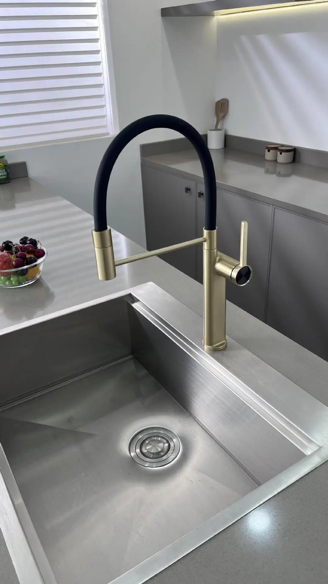 Brushed Gold Pull Down Faucet Magnetic Docking 360