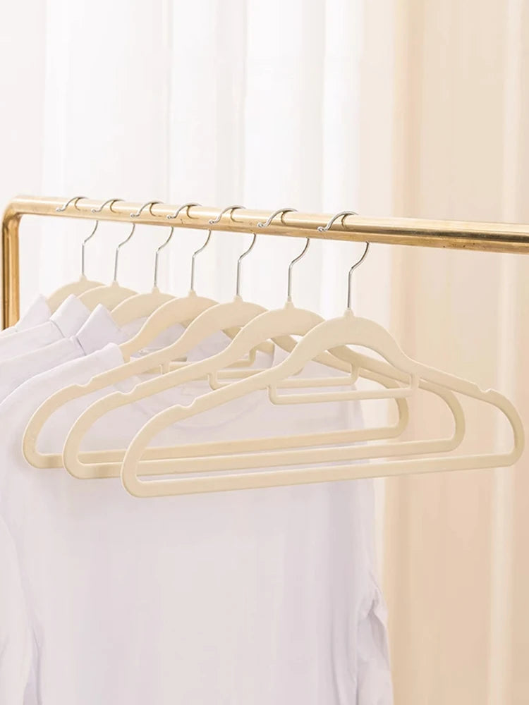 10-30pcs Non-Slip Fleece Hanger Bold Design Decorators Seamless