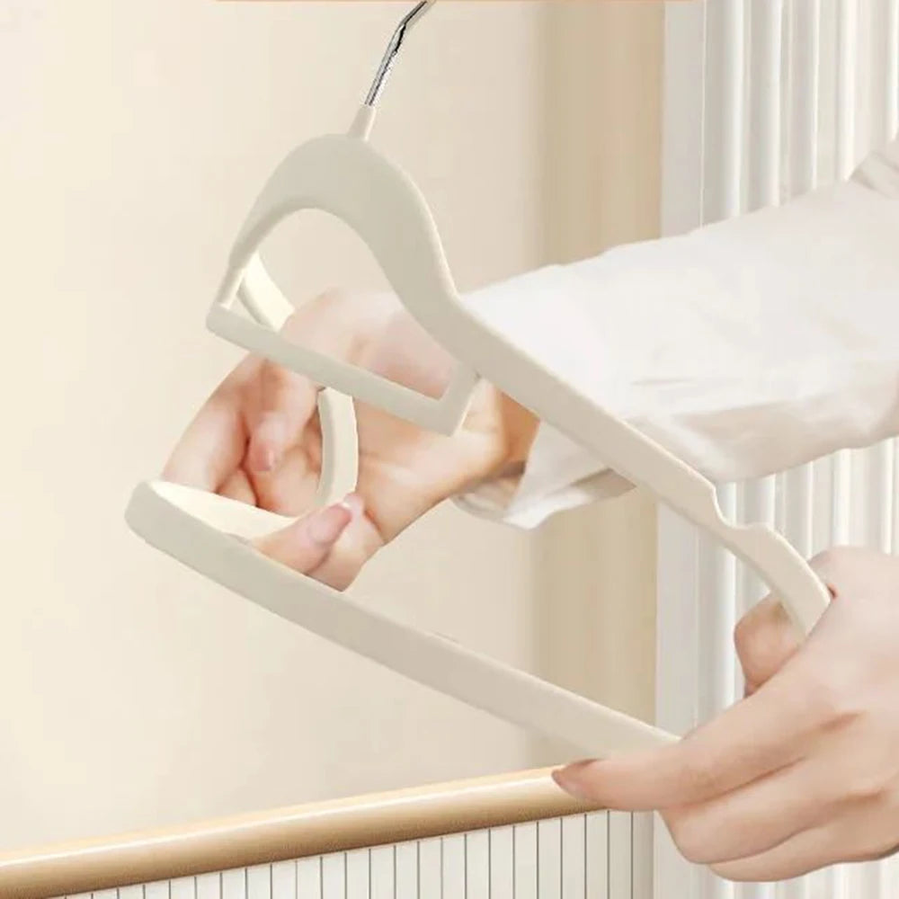 10-30pcs Non-Slip Fleece Hanger Bold Design Decorators Seamless