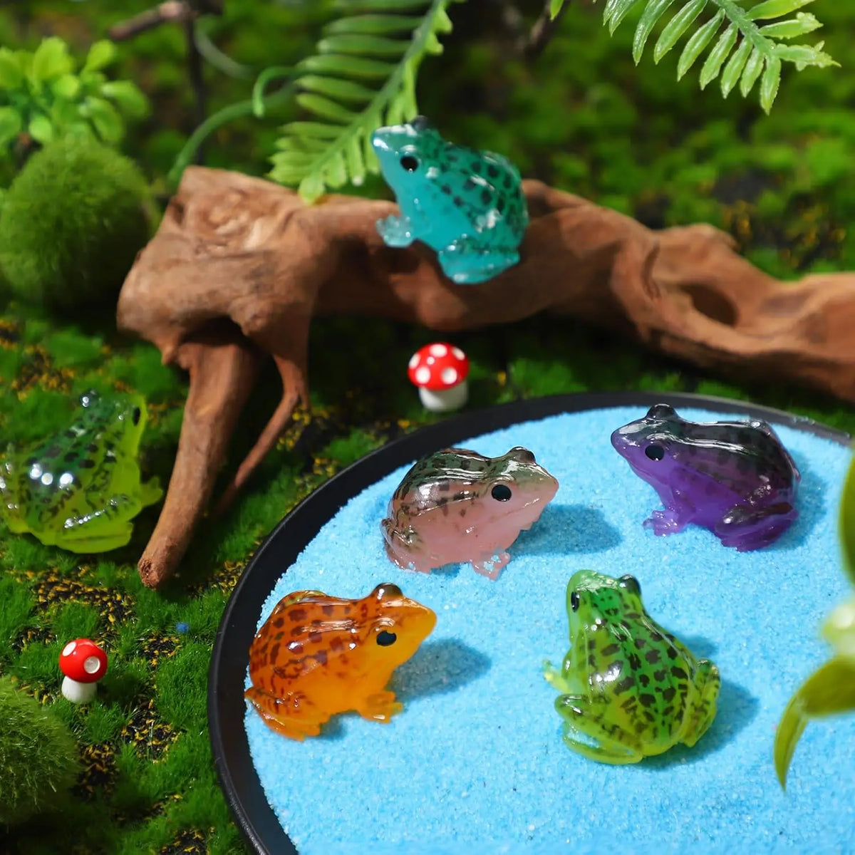 10pcs Luminous Mini Resin Frogs Figurines Glow In