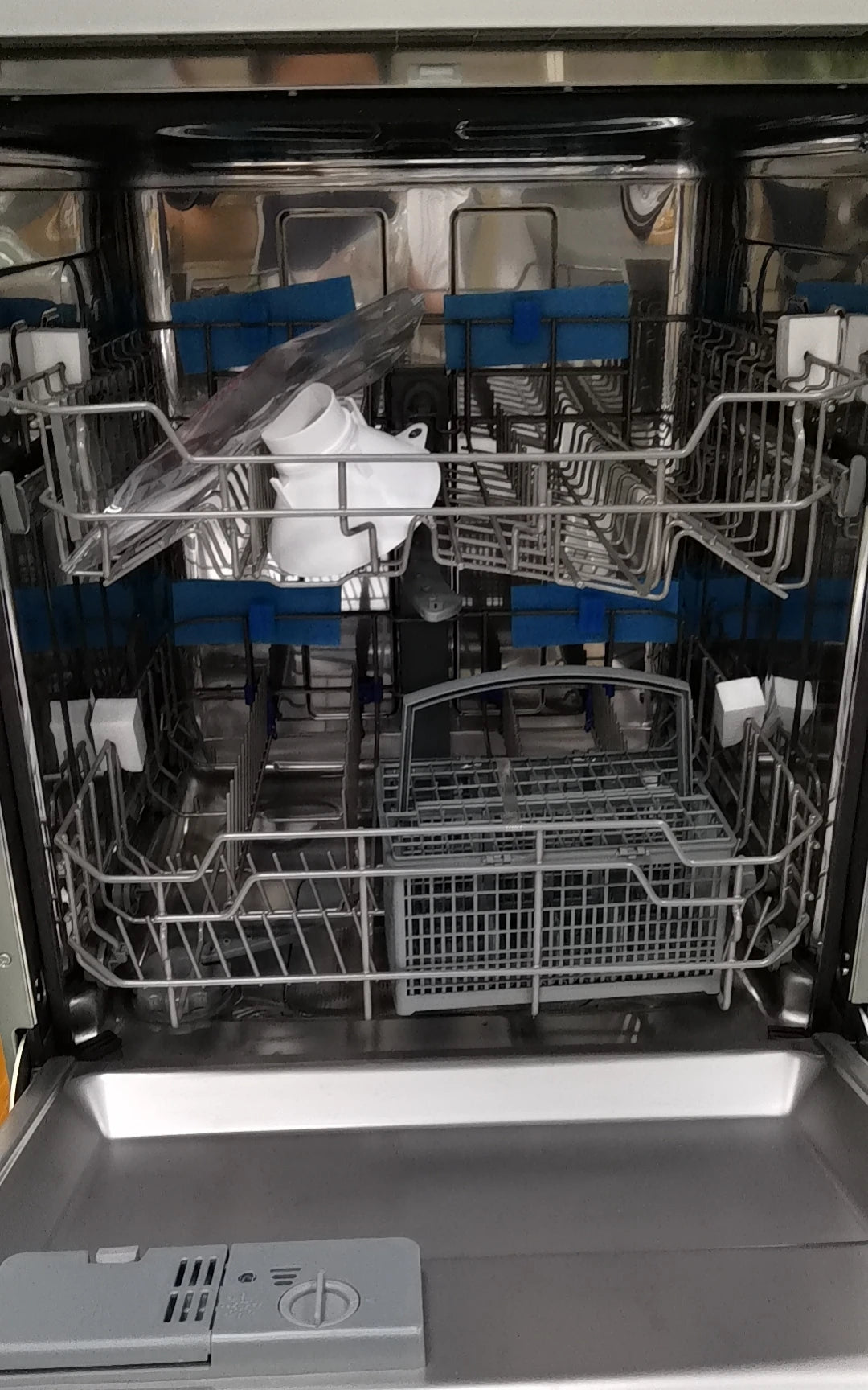 14 Sets Full Built In Dish Washer
