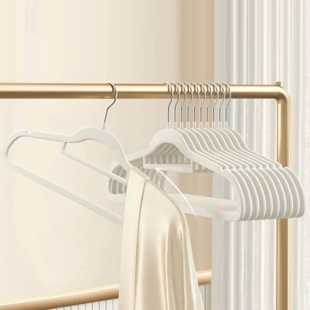 10-30pcs Non-Slip Fleece Hanger Bold Design Decorators Seamless