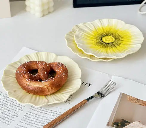 6-Inch Flower Small Dish Ceramic Small Dish Irregular