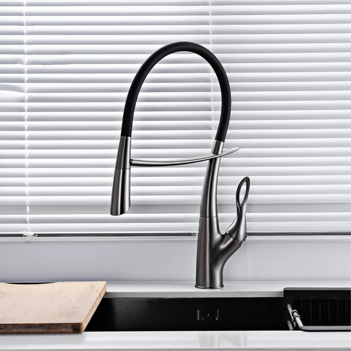 Modern Luxury Black Brass Faucet Pull-Out Magnetic Suction