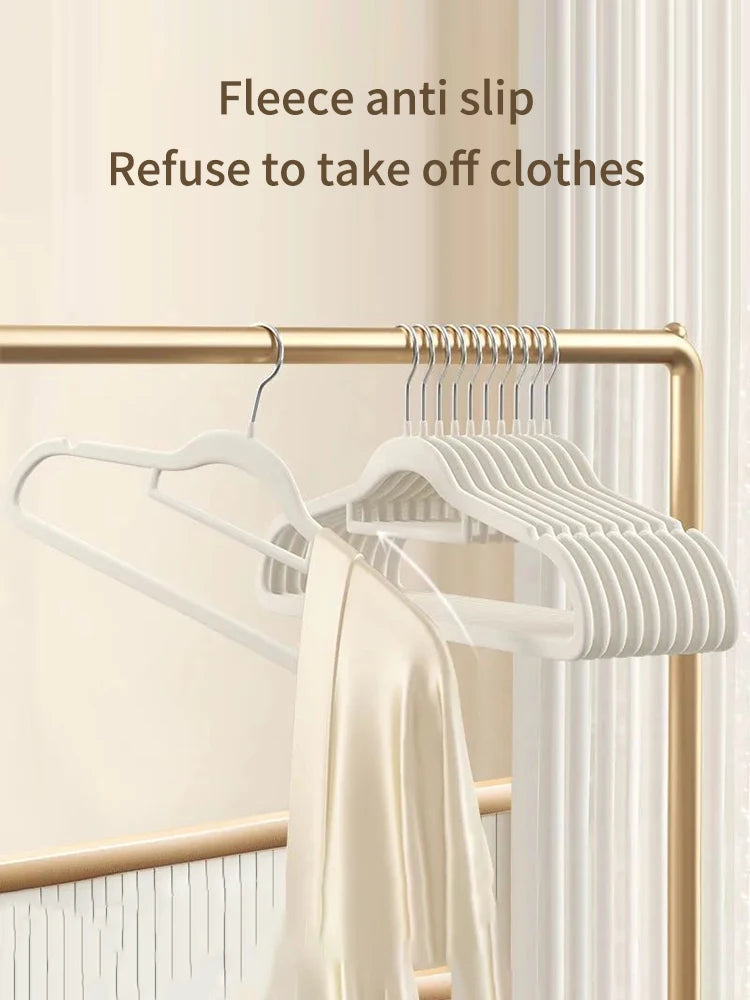 10-30pcs Non-Slip Fleece Hanger Bold Design Decorators Seamless