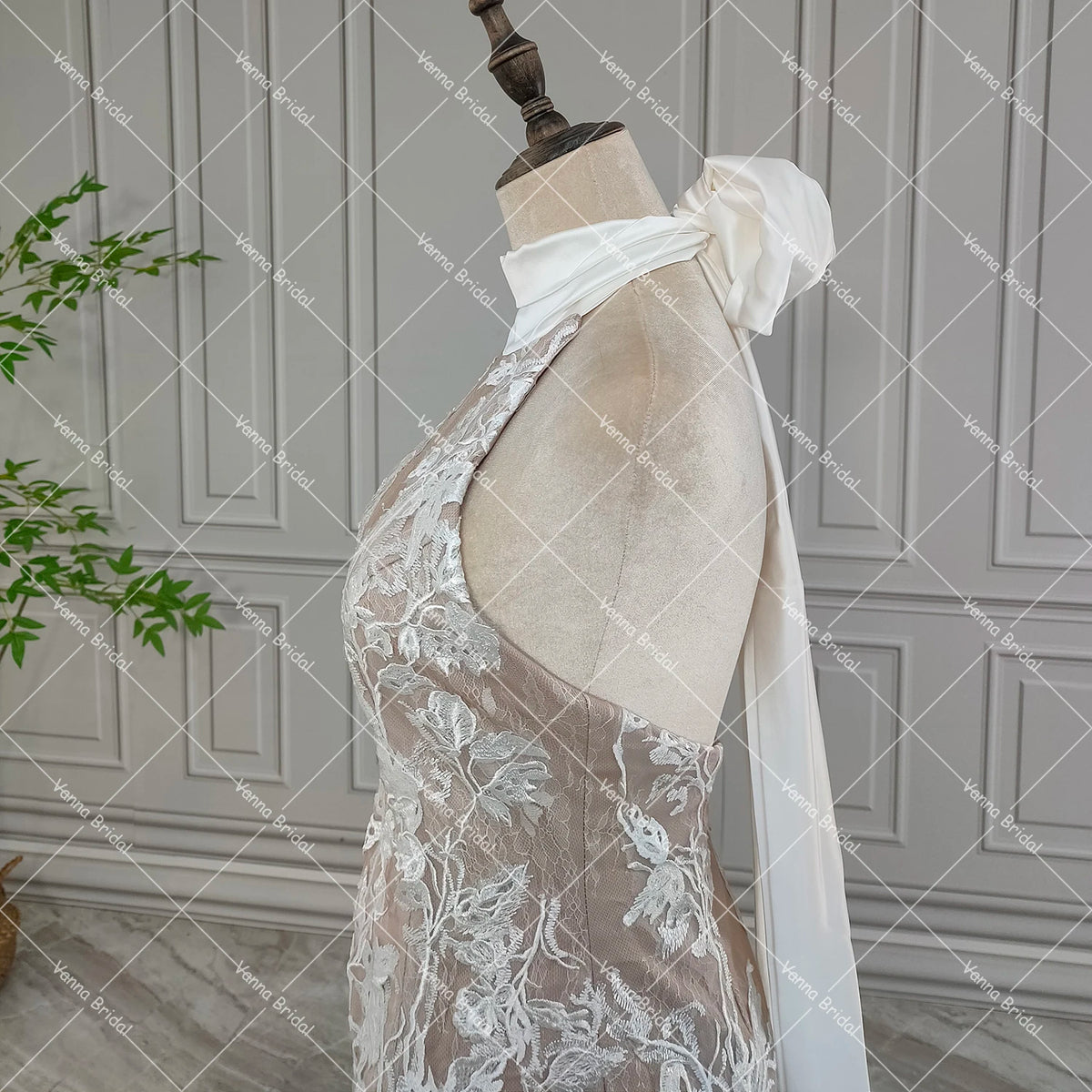Halterneck Backless Exquisite Mermaid Wedding Dress Tie Sash