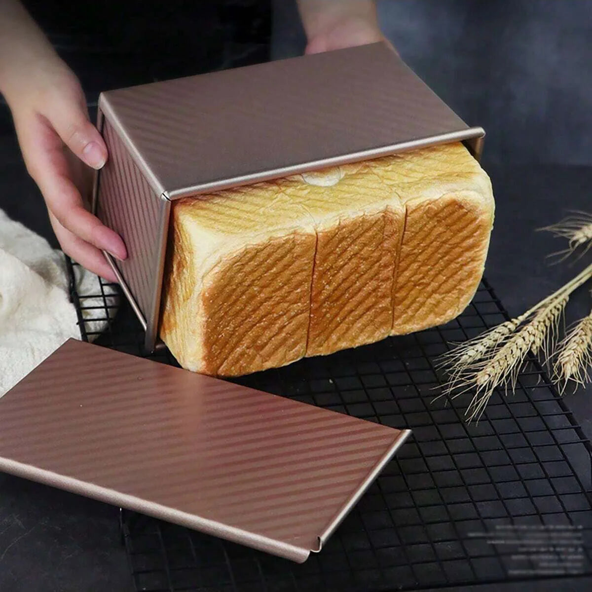 1pc Golden Loaf Pan Lid - Non-Stick Rust