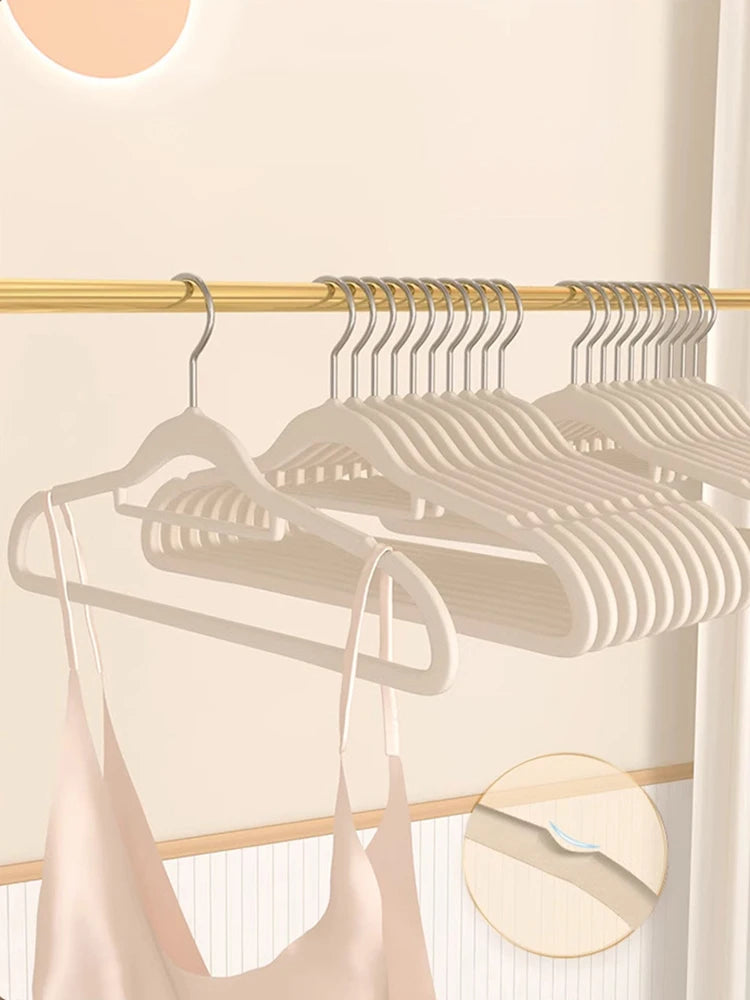 10-30pcs Non-Slip Fleece Hanger Bold Design Decorators Seamless