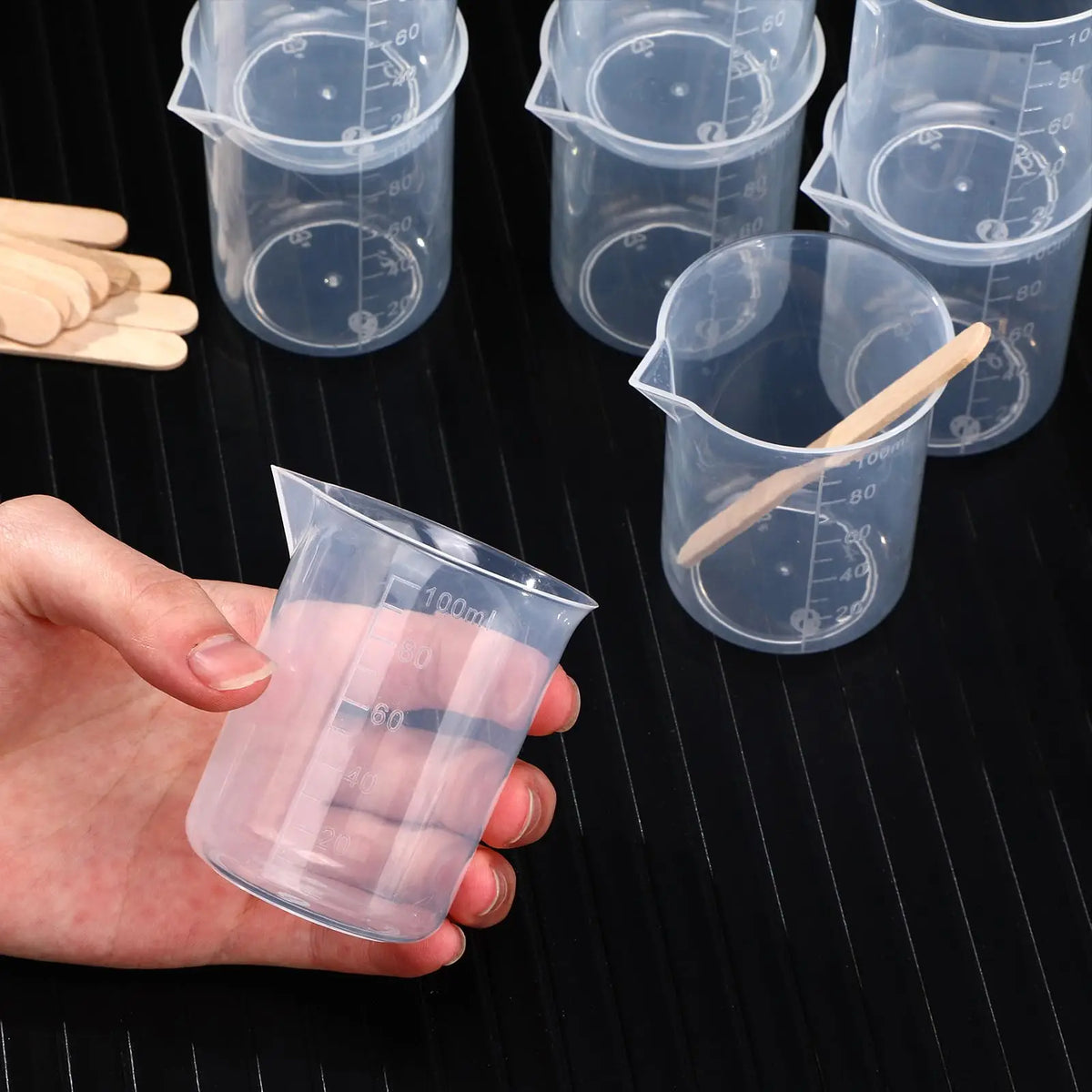 1-24pcs Plastic Mixing Cups 100ml Measuring Cups V-Shaped