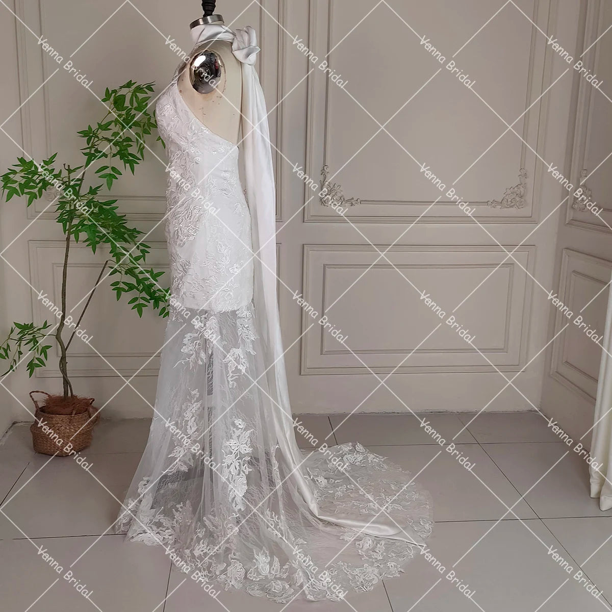Halterneck Backless Exquisite Mermaid Wedding Dress Tie Sash